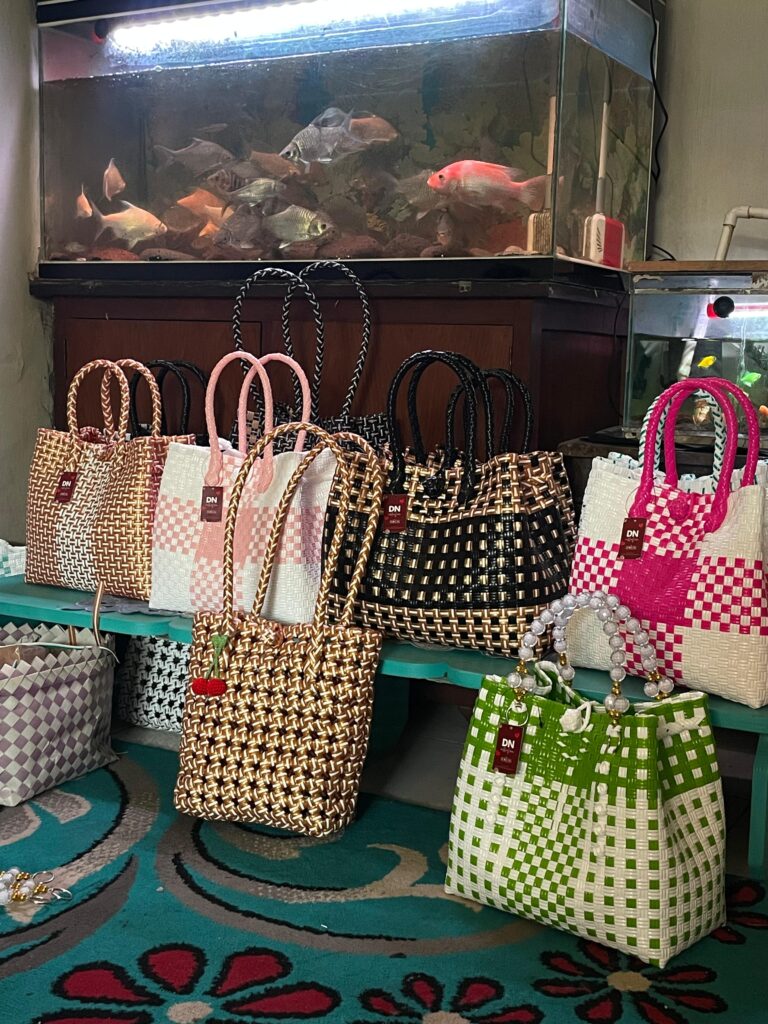 kerajinan tas bu sum pacet